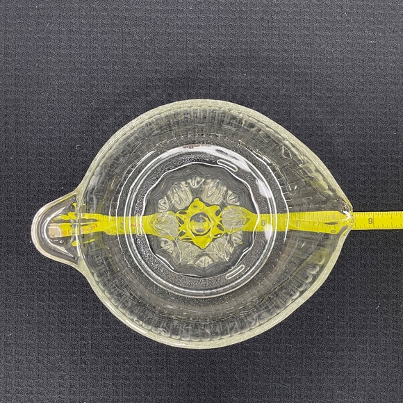 Vintage Clear Glass Hand Juicer Reamer Orange Lemon Citrus Juicer - Large - Picture 10 of 11